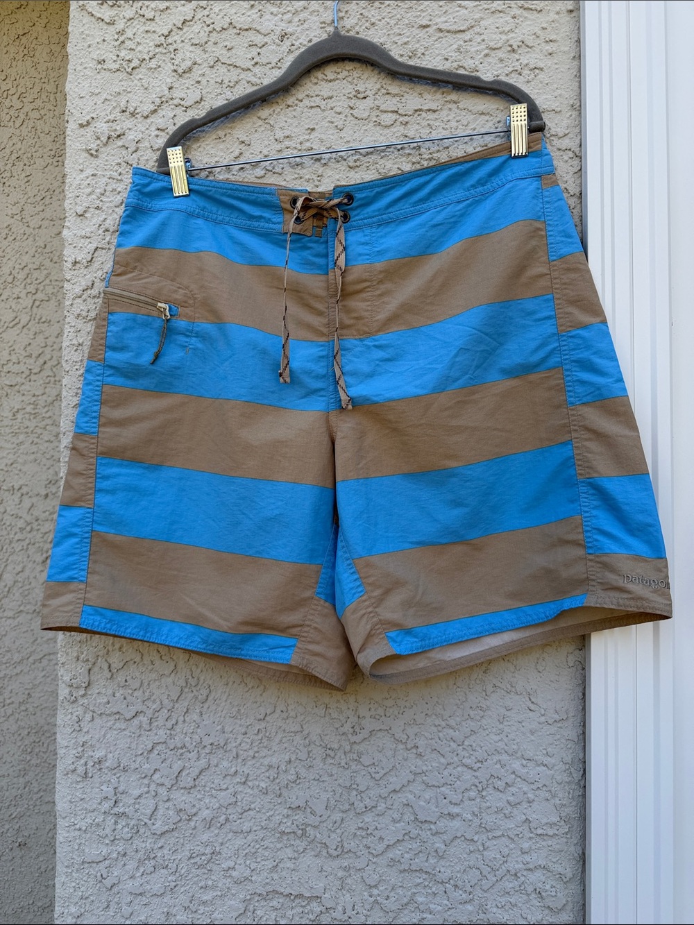 Patagonia Men's Wavefarer Light Blue Tan Striped Boardshorts Size 34